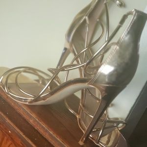 Steve Madden gold/metallic slinky pumps